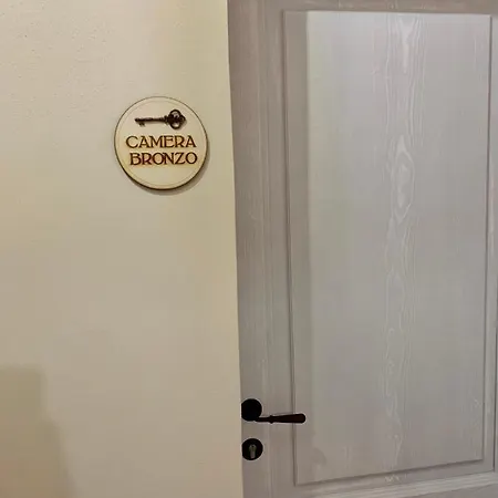 Claves Claustri - In Storico Guest house